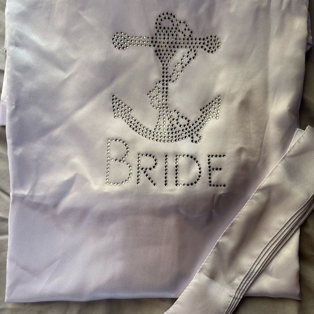 Bride short robe with anchor.  Tie. Never worn. Size small